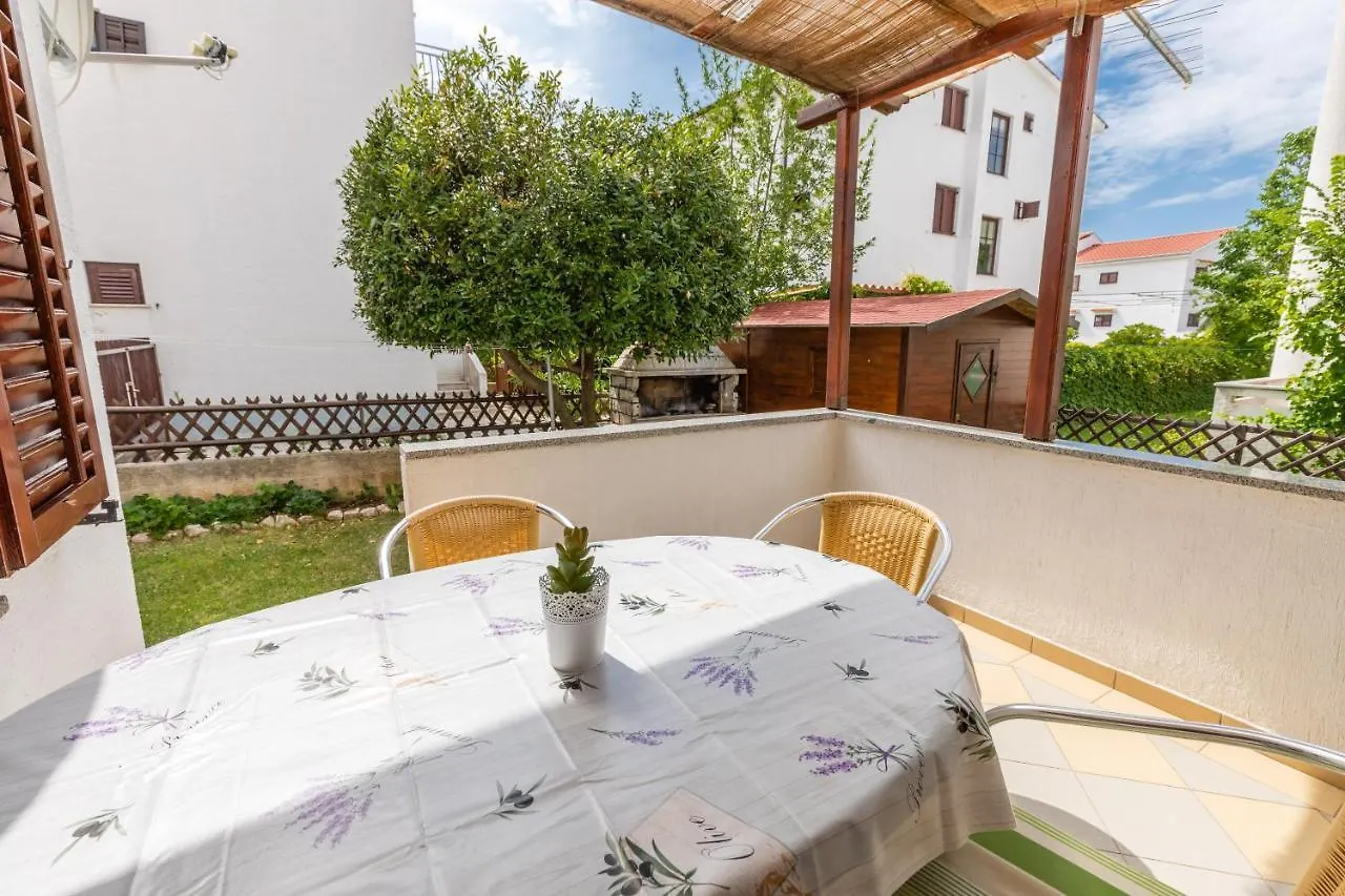 Apartment Apartman Lana Baska